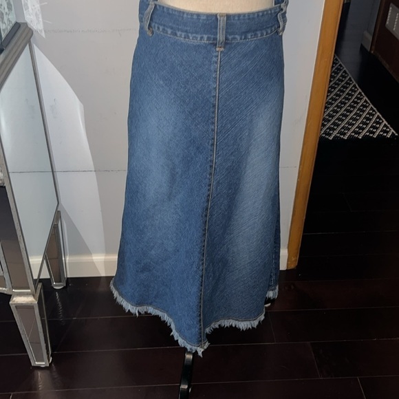 KAREN THE BEST JEANS maxi jean skirt with a frayed hem.  Excellent condition - Picture 4 of 7